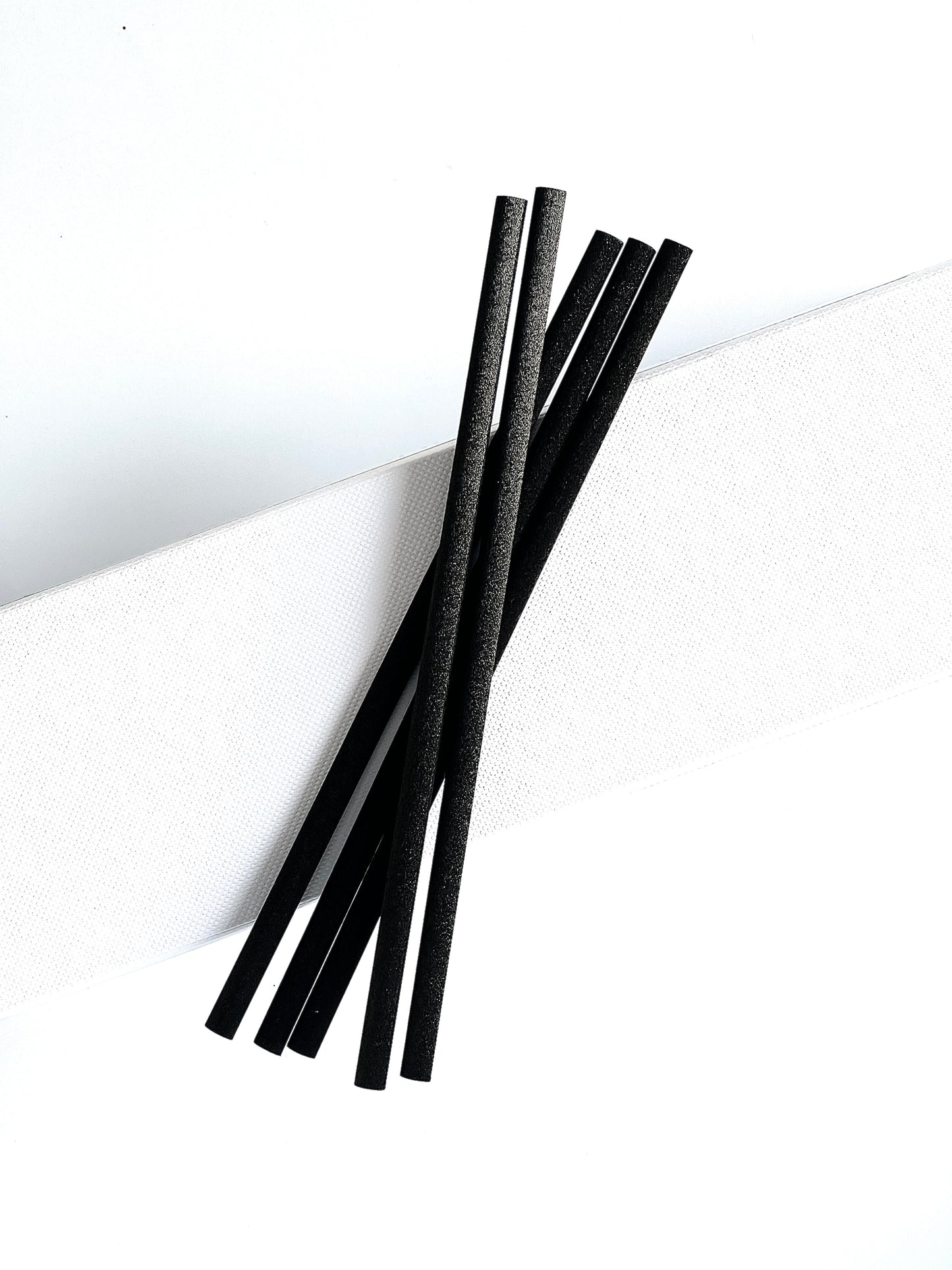 Black thick fibre reeds for diffuser